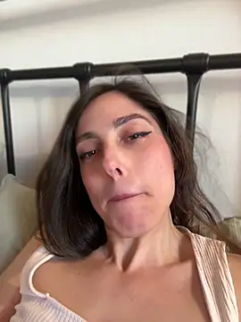 [24 Apr 14:33] Public Show - video by AnnaFragolina cam model