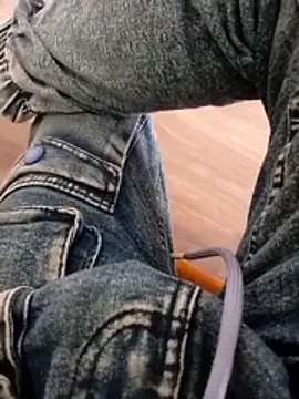 [25 Apr 12:36] Public Show – видео вебкам-модели boobseating