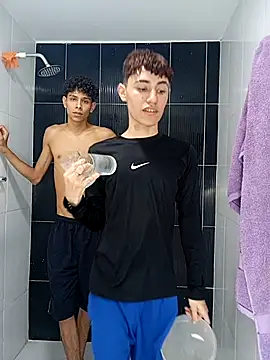 cum with rose in the shower - Thiago_And_Gael adlı kamera modelinin videosu