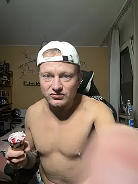 [16 Apr 21:48] Public Show - vidéo du modèle de showcams Thorbi94