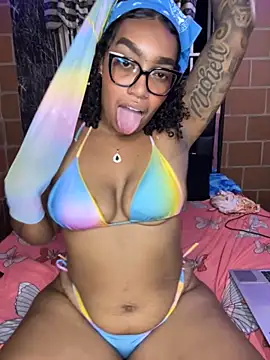 Come and have fun with this big ass brunette - video _Piel_Canela kameramallilta