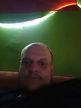 [19 Apr 21:10] Public Show - clip cu misiaty96 model videochat