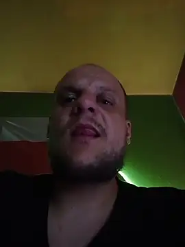 [19 Apr 23:11] Public Show - clip cu misiaty96 model videochat