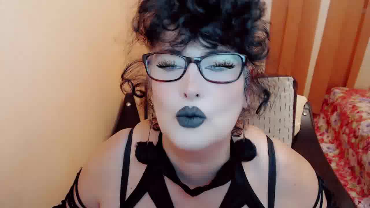 I am your sweet Poison   – видео вебкам-модели QuuenOfSin