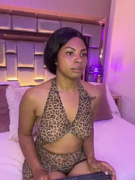 Look at everything under my clothes... - ক্যাম মডেল AndreaCarter-এর ভিডিও