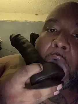 [15 May 22:05] Public Show - video by joeyslicks cam model