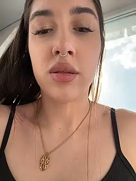 Showing off a wet pussy🍓 – video af BOOMFOXY cam-model