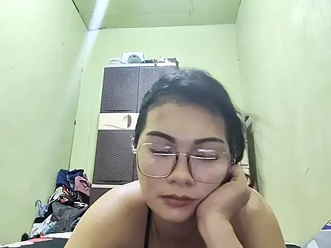 [24 Apr 13:35] Public Show - video av mikmik4U cam-modell