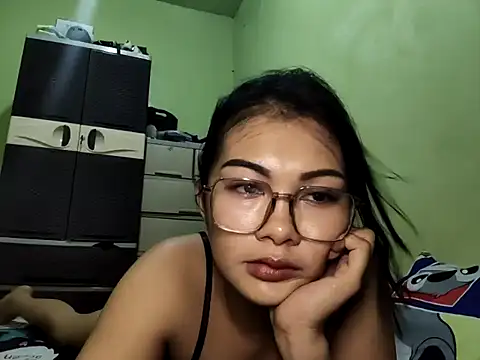 [24 Apr 14:41] Public Show - video av mikmik4U cam-modell