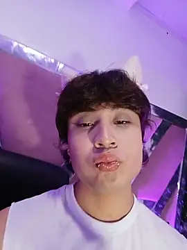 come and fuck whit us - vidéo du modèle de showcams KevCokk