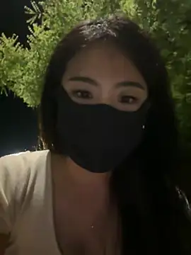 马路边下体全裸太刺激了