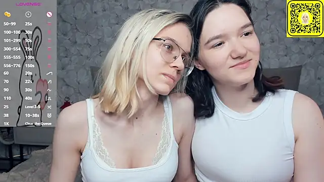 isabel lick Violet boobies with bra
