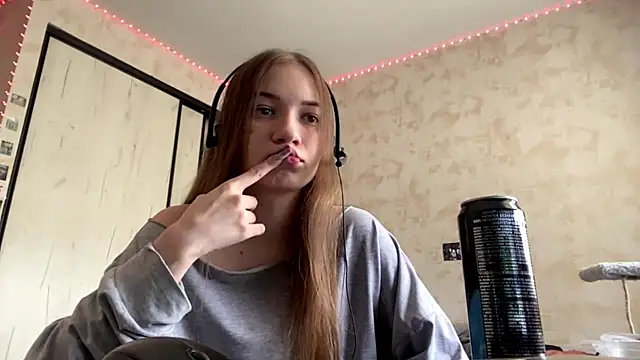 Sad face 👿 - video di Sonya_Solnarima modella di cam