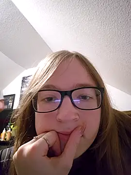 I'm sucking his dick 😈 - video by Freaky-Doll cam model