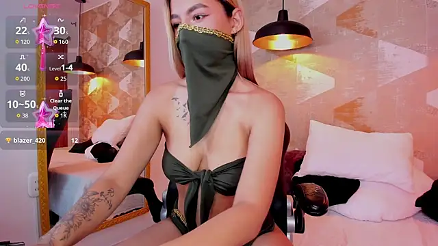 fingers in the pussy and open ass in four 🍑🍑 – video modela na kameri Alanaa_Cutee