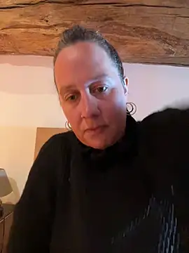 Striptease nue intégral