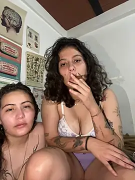 <3