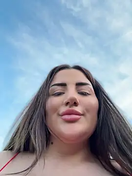 BIG SQUIRT OUTSIDEEEE – video af SophieRoouse cam-model