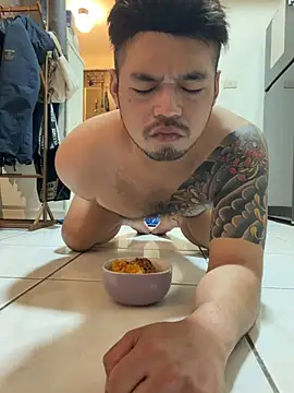 首次演出射在食物上吃掉🫣