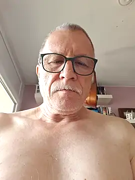 [13 Aug 09:32] Public Show - video by NextAct92 cam model
