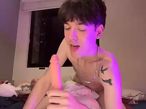 My Hole couldn't Bare this Dildo