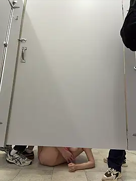 RIDING A MAN'S COCK IN PANTS+HE RUBS MY PUSSY ON HIS KNEES - video by FlashTitsRoyal cam model
