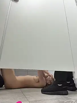THREE MEN TOUCH MY PUSSY + SQUIRT IN THEIR HANDS - video by FlashTitsRoyal cam model