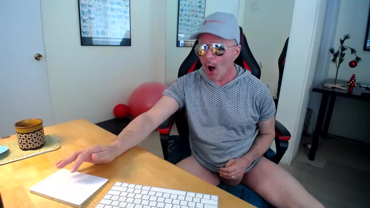 Private Show Dec 26 Slow Strip and Pink Tongue Toy Big Fat Dick No Cum - วิดีโอโดย hotdadbod โมเดลแคม