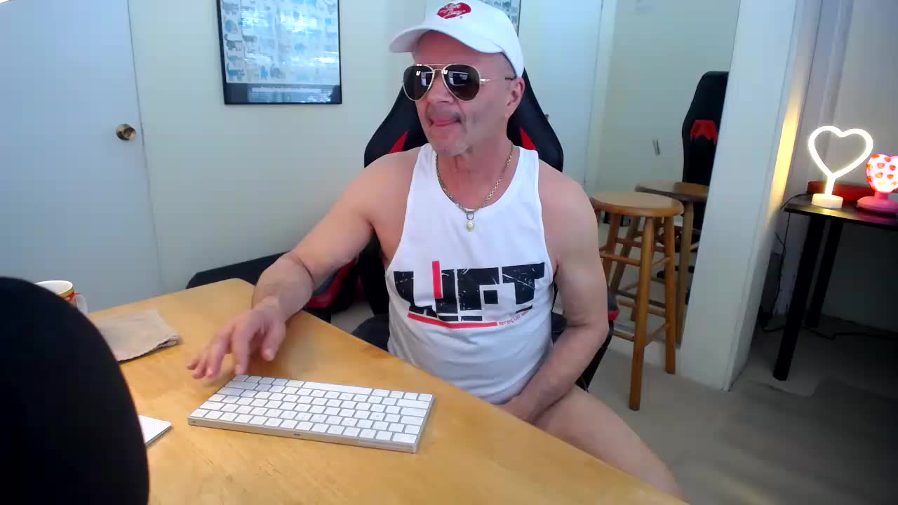 Private Show Apr 22 Jerk Big Dick Steel Dildo and a Big Squirt! - วิดีโอโดย hotdadbod โมเดลแคม