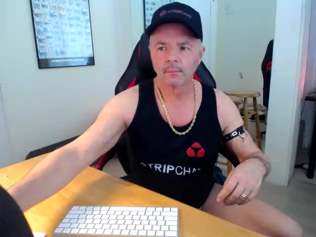 Private Show Apr 4 With Great Fan Domi Wand Makes me Cum Hard - วิดีโอโดย hotdadbod โมเดลแคม