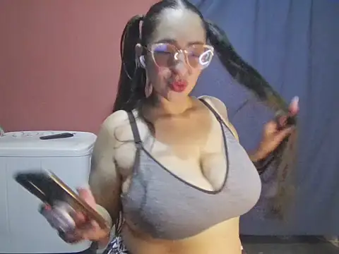 [12 Jun 23:07] Private Show – video modela na kameri Pamela_sa