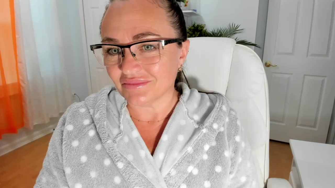 [17 Aug 06:52] Private Show - video by Vika73 cam model