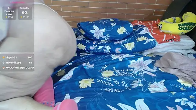 Twerking and ride dildo