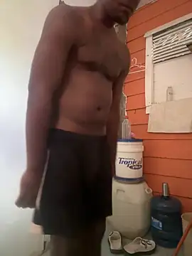 La polla bien caliente 🔥 y a siendo ejercicio en el baño