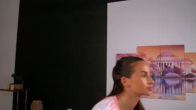 Playing with pussy and breasts in a hot way – video af Ivytempt cam-model