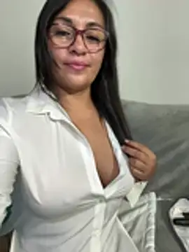 Elegante y sexy - video by kloee_kann cam model