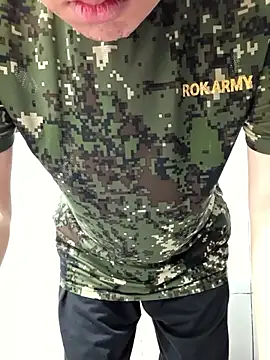 [12 Jun 09:44] Public Show – video modela na kameri yongj369