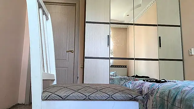 Spy Show - clip cu AyaWildfire model videochat