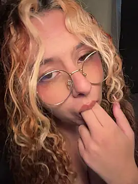 👄✌️ - video by Joyce-fire cam model