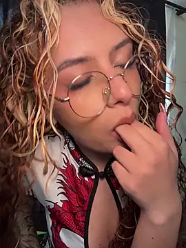 😊 - video by Joyce-fire cam model