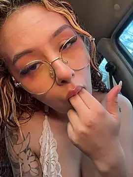 🤤✌️👅 - video by Joyce-fire cam model