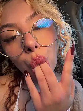 😍👅✌🏻