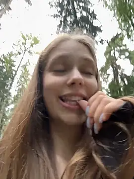 I flashed MY wet pussy in the PUBLIC park FIRST TIME