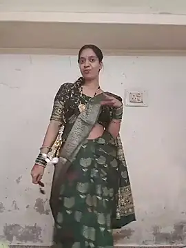 Tease In Saree - video by Aadikibhabhi cam model