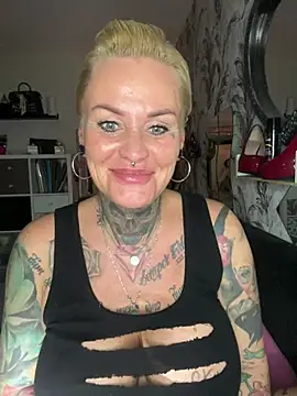Big MILF Tits for you🥵