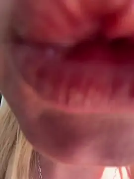 LITTLE KISS FOR U 💋 let’s start fun!!!
