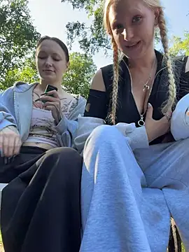 WAIT U ON OUR STREAM 😈🚌 - Video von Elfi_InPublic Cam-Model