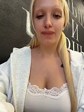 CAN U DRINK COFFEE WITH ME? - video by Elfi_InPublic cam model