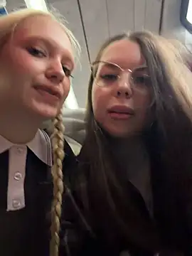 SENSITIVE KISS WITH AMELIA