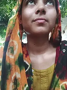 outdoor video with face - video by Simran_143 cam model